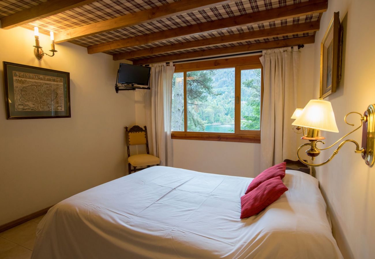 Bungalow em Villa La Angostura - Le Pommier 1 - Cabaña con vista al Lago y pileta climatizada