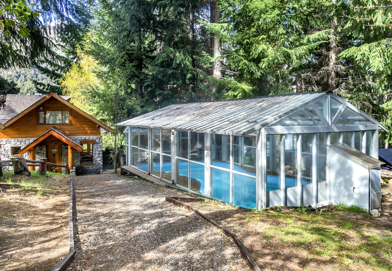 Cabana em Villa La Angostura - Le Pommier 3 | Cabañas frente al Lago y con Pileta Climatizada