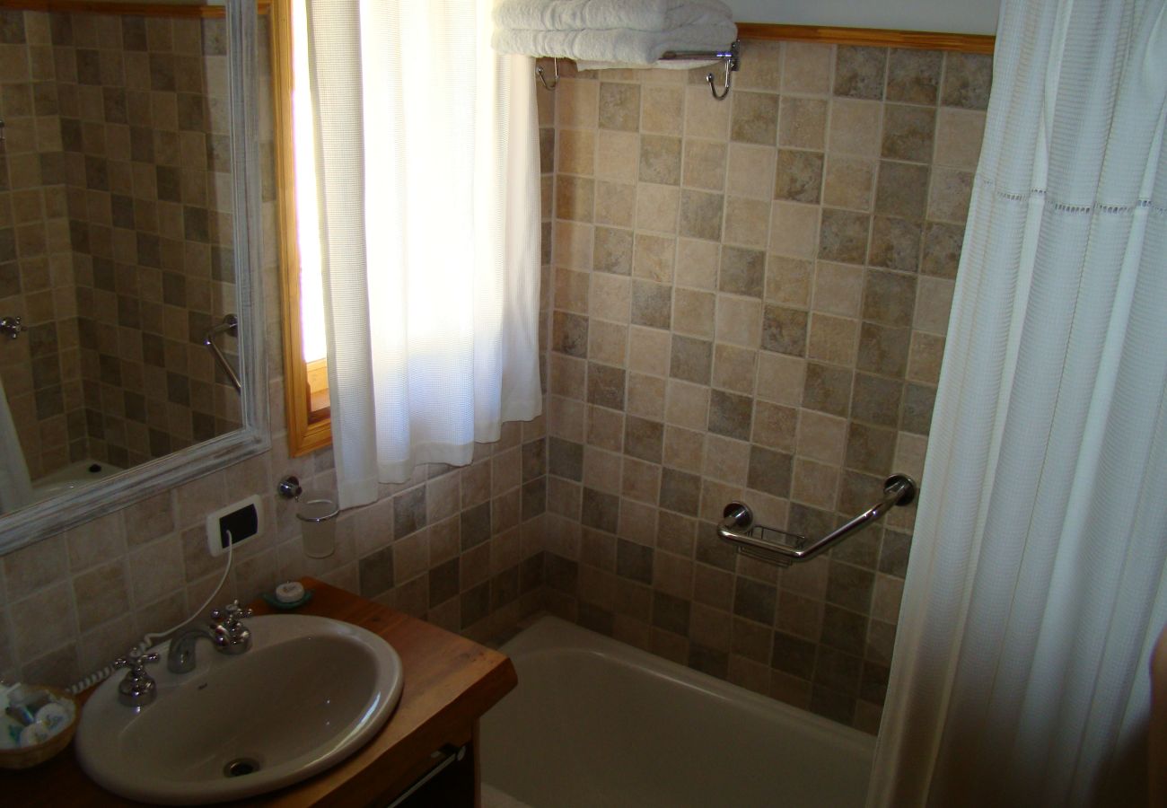 Cabana em Villa La Angostura - Altos de Antilhue 4 | Apart Hotel con vistas a los cerros
