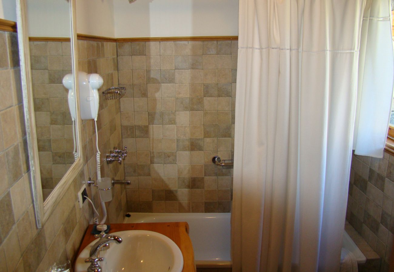 Cabana em Villa La Angostura - Altos de Antilhue 4 | Apart Hotel con vistas a los cerros