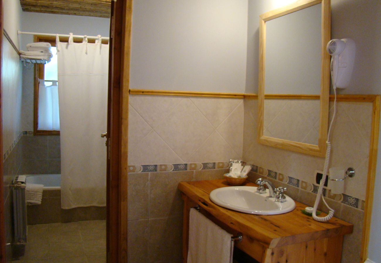 Cabana em Villa La Angostura - Altos de Antilhue 4 | Apart Hotel con vistas a los cerros