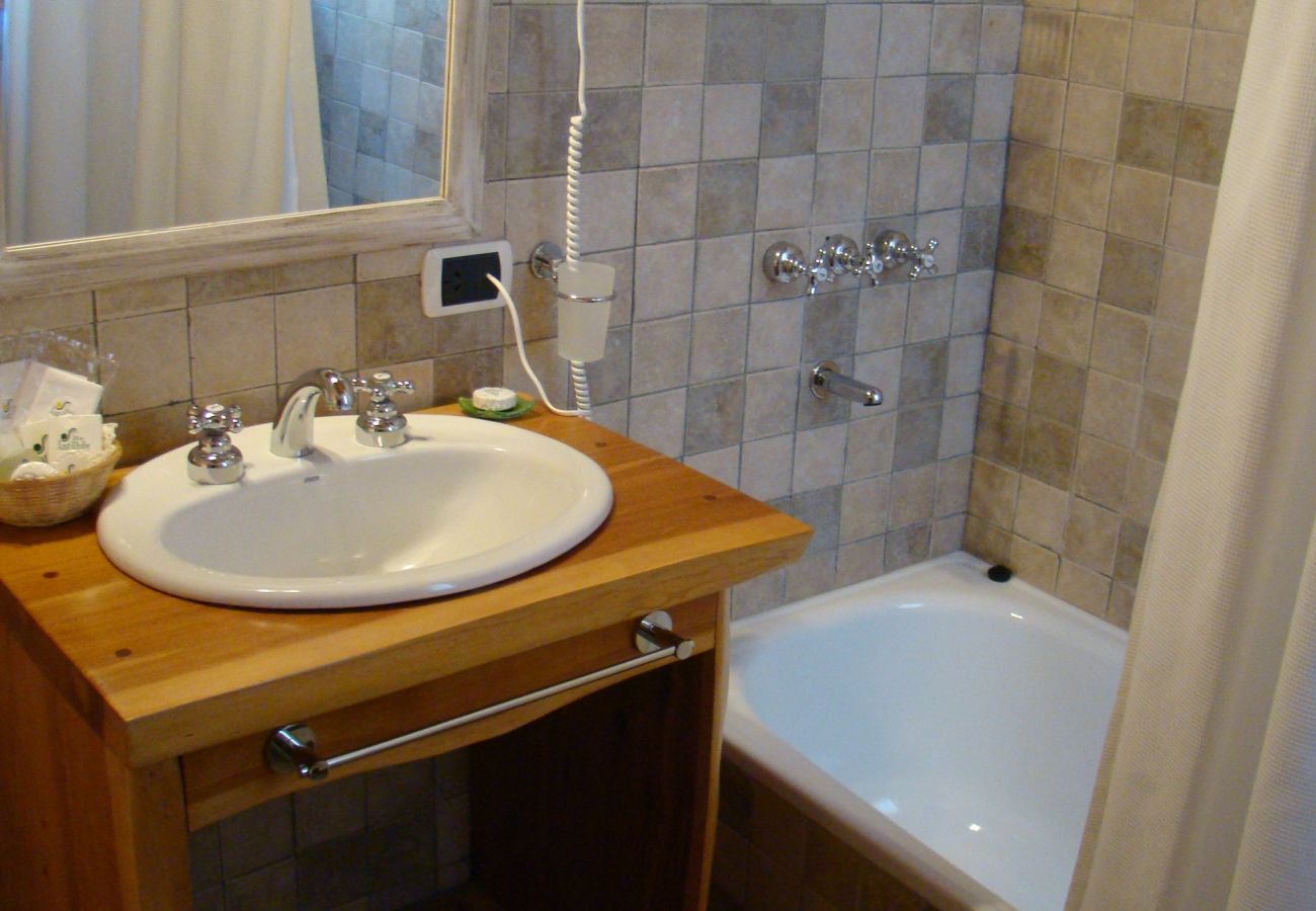 Cabana em Villa La Angostura - Altos de Antilhue 4 | Apart Hotel con vistas a los cerros
