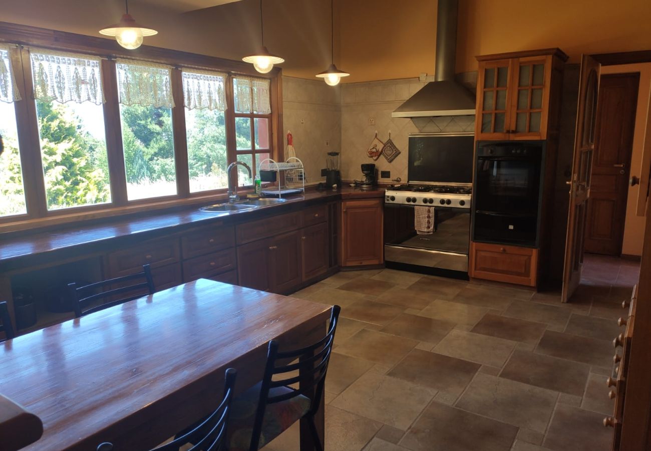 Chalet em San Carlos de Bariloche - BOG - Casona de Montaña en Bariloche Chalet em San Carlos de Bariloche - BOG - Casona de Montaña en Bariloche