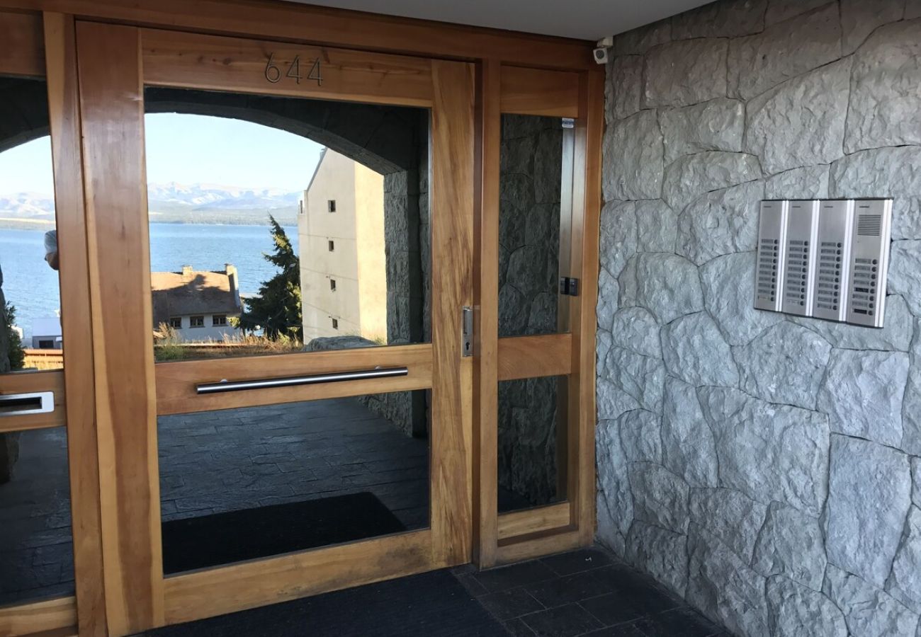 Apartamento em San Carlos de Bariloche - Salta Lake View | Departamento con vista al lago